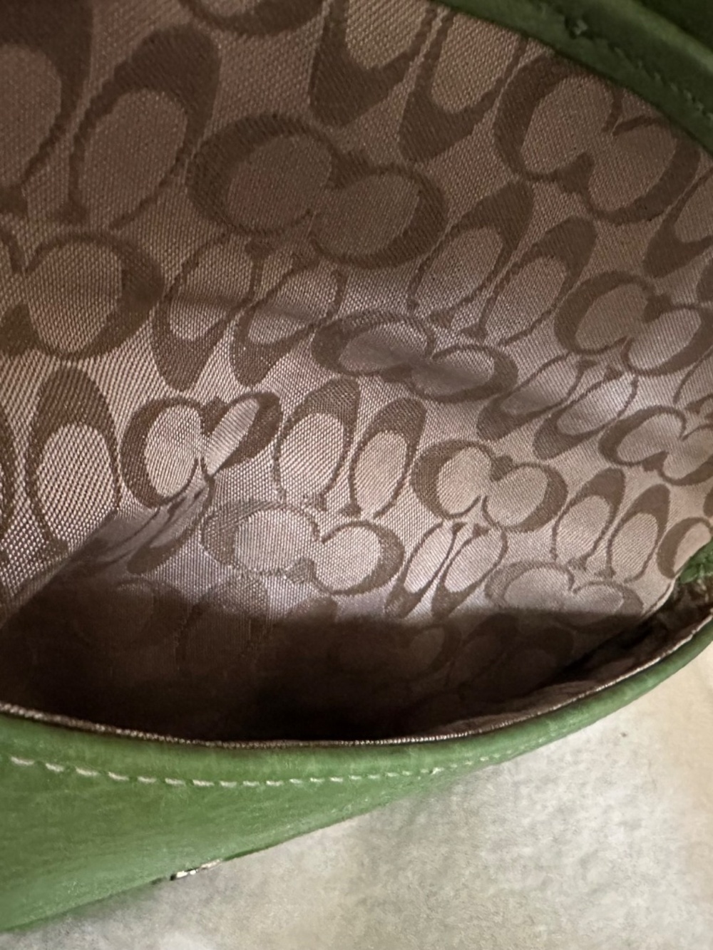 COACH vintage rare apple green color with a snap closure. - Picture 5 of 9